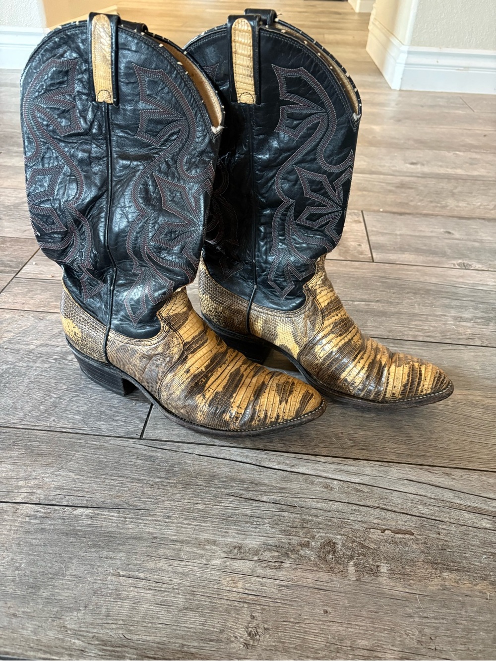 Vintage Dan Post Teju Lizard boots
